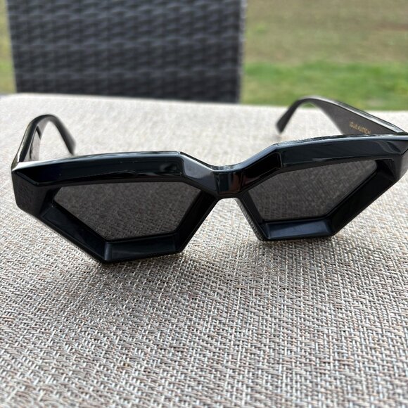 Pre-owned Louis Vuitton Black LV Cut Sunglasses  2022 - Picture 1 of 13